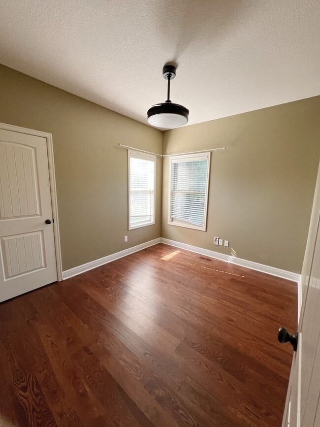 Building Photo - SEE IT NOW: Luxury 5-Bed Home in Wilshire ...