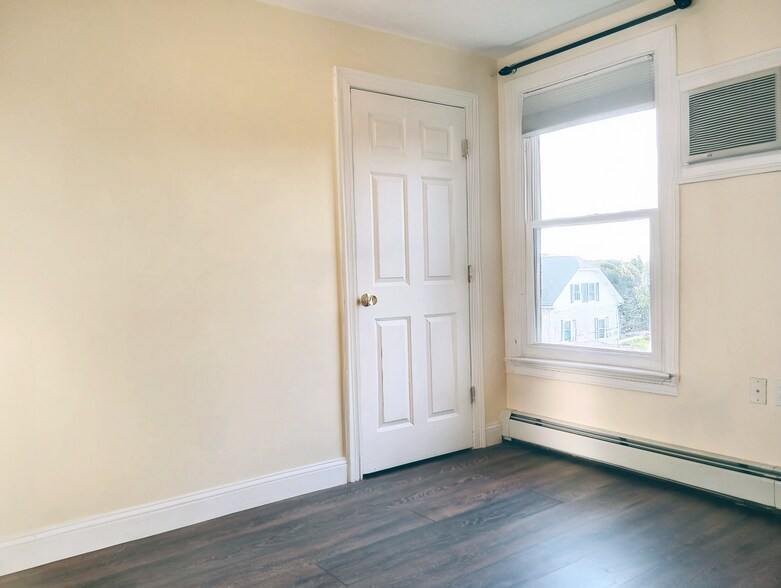 Second bedroom (middle of third floor) - 28 Robbins St