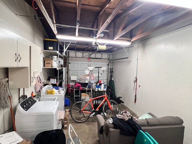 Building Photo - Campbell Duplex: 2 BR 1 BA with Garage & W...