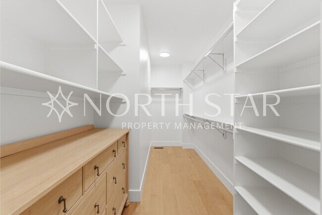 Building Photo - 592 9th St