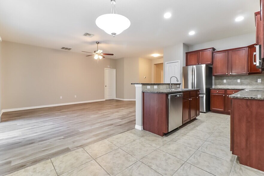 Building Photo - 1133 Lauren Manor Loop