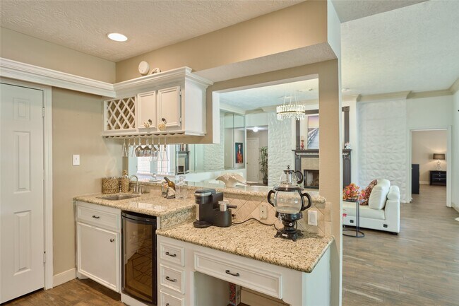 Building Photo - 121 April Waters Dr N