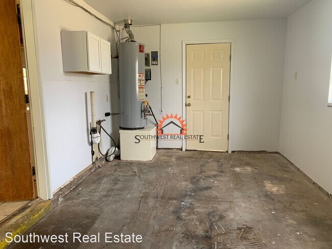 Building Photo - 3 br, 1 bath House - 217 W. Manana Blvd.