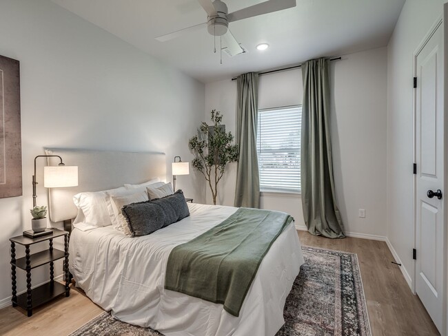Building Photo - Glenhaven Townhomes