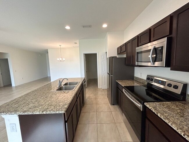 Building Photo - NW Cape Coral Single Family Home