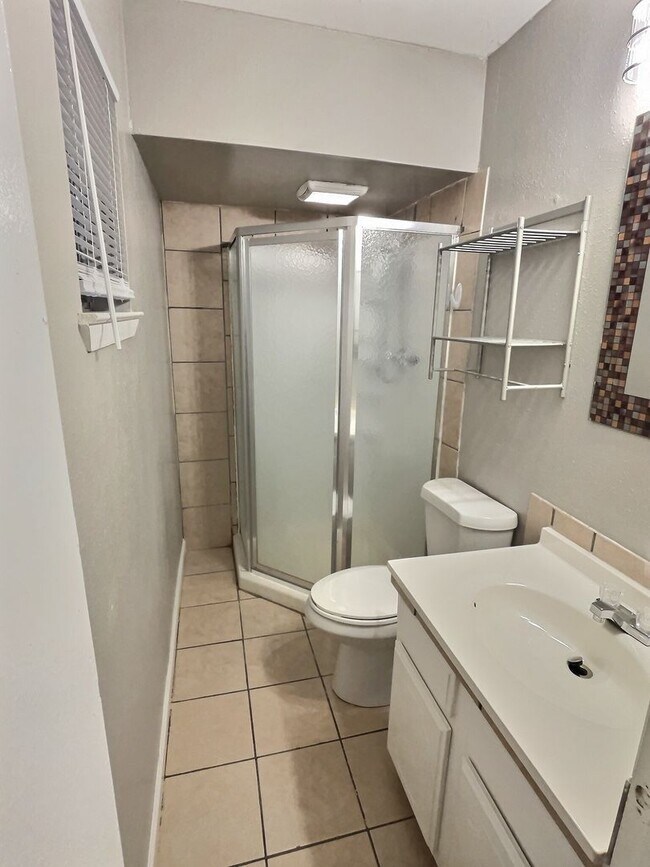 Building Photo - Spacious 4-Bedroom, 2-Bathroom Home in Ocean Springs – Prime Location & Move-In Ready!