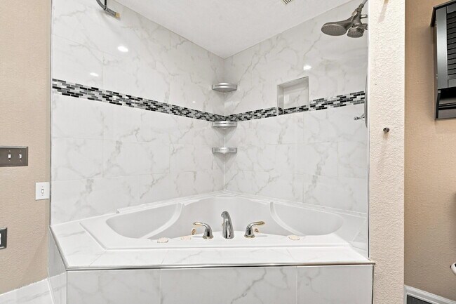 Building Photo - $3,048.95 with $300 Cleaning Voucher, 3 Beds - 2 Bath, Single Family Home in Highlands Ranch with...
