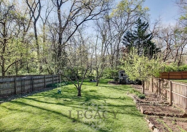 Building Photo - 1101C Biltmore Dr