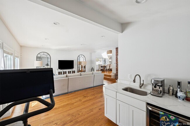 Building Photo - 4 Stuart Ct