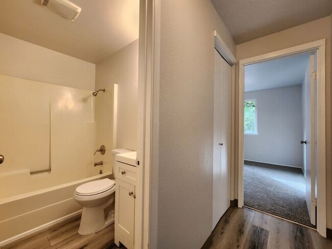 Building Photo - 20125 SW Tualatin Valley Hwy