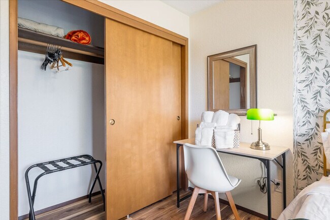 Building Photo - 5504 NE 190th St