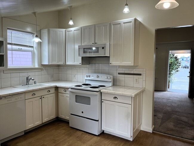 Building Photo - Dog Friendly Eureka Home With Fully Fenced...