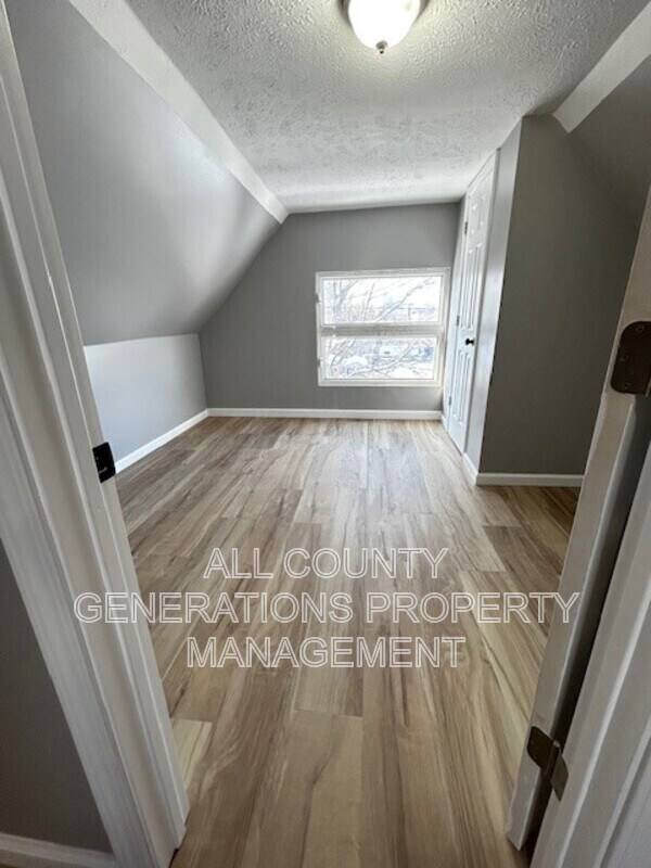 Building Photo - 1361 E 43rd St