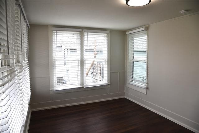 Building Photo - 900 W Chestnut St