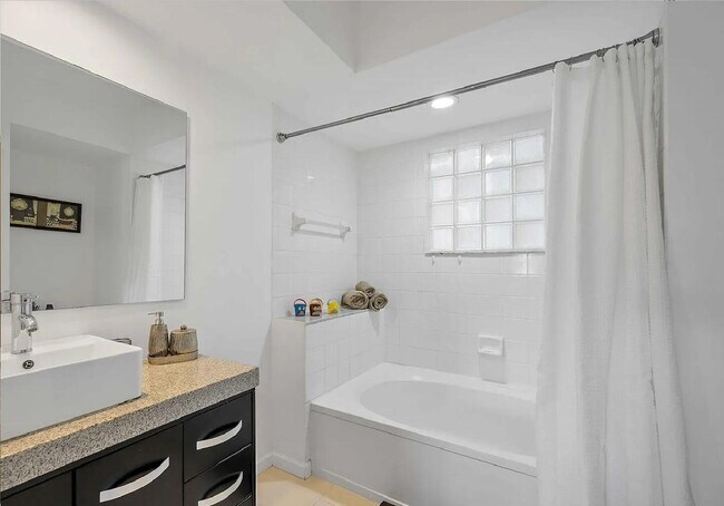 Building Photo - 3145 NE 184th St