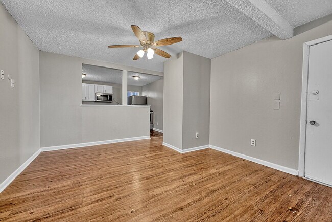 Building Photo - $1,395 — 2 bed, 1 bath renovated basement ...