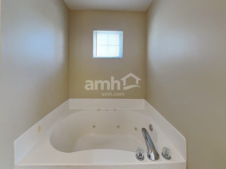 Building Photo - 7214 Dublin Ln