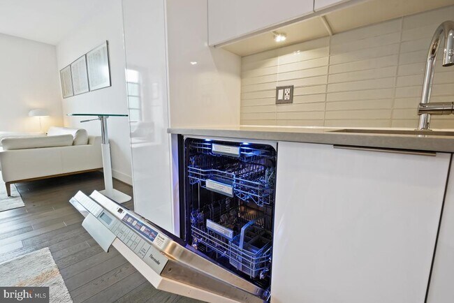 Building Photo - 45 Sutton Square SW