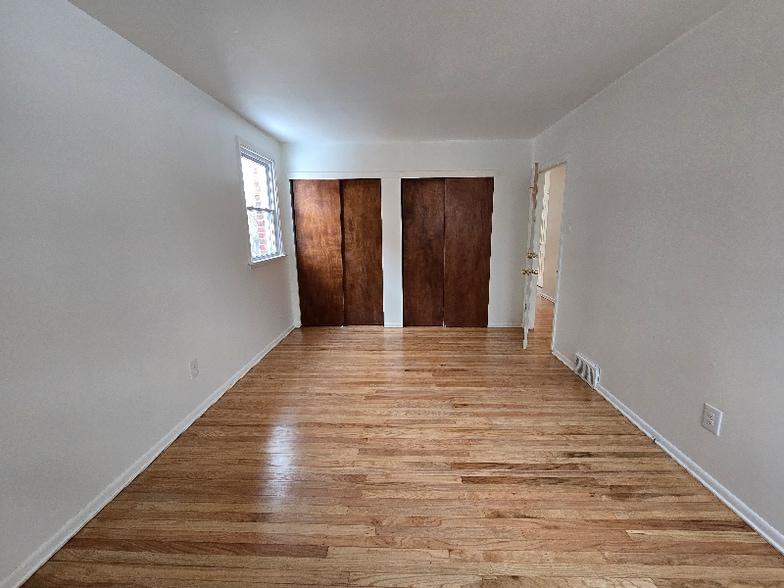 Building Photo - 222 Lockart Terrace