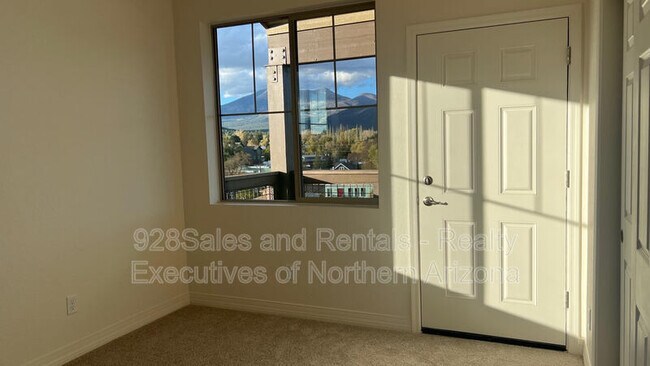 Building Photo - 207 S Beaver St