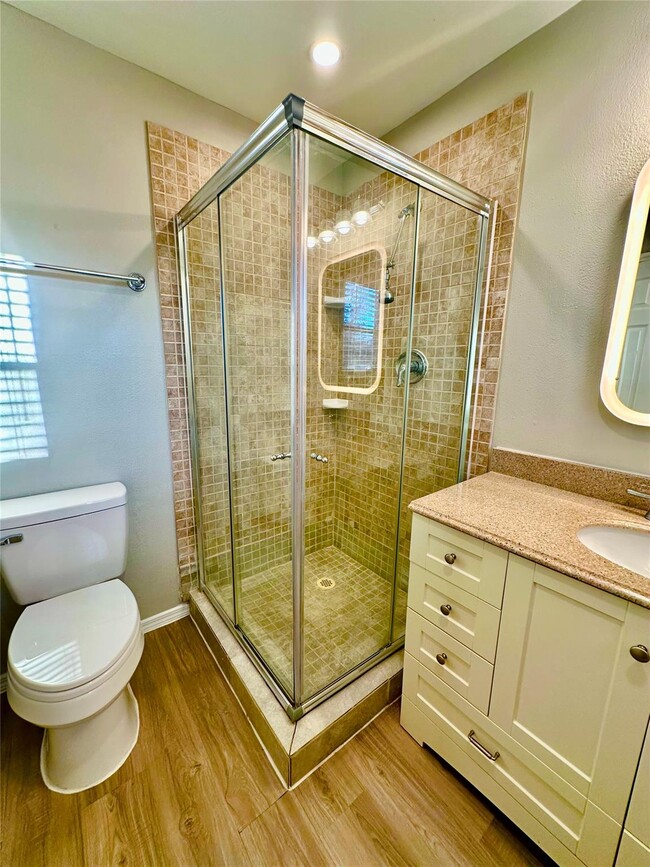 Building Photo - 1102 Serenada Dr