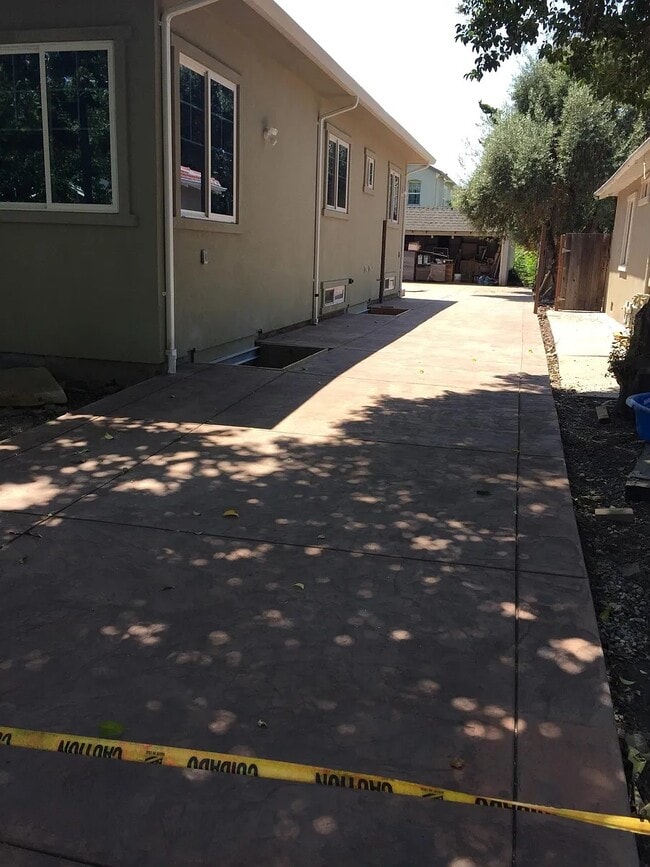 Building Photo - 1115 Clark St