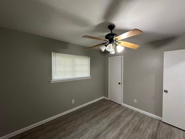 Building Photo - Great location!! Dont miss this 3 Bed house with a good rent