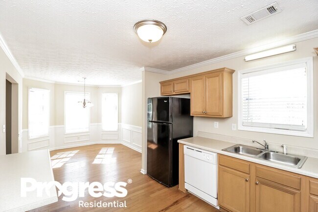 Building Photo - 271 McClure Dr