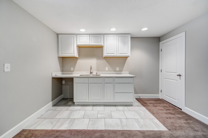Building Photo - 4251 Cresthaven Ln