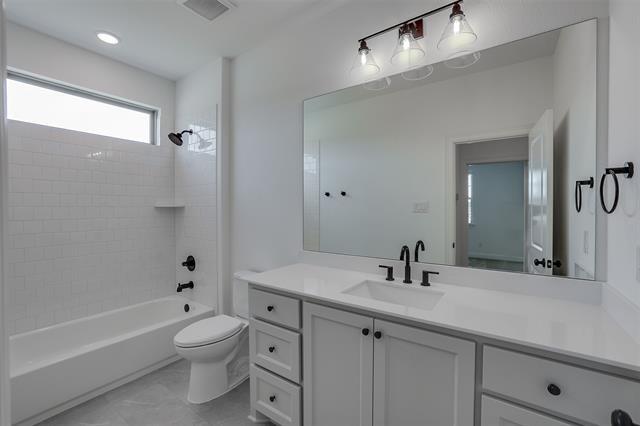 Building Photo - 611 Hummingbird Dr