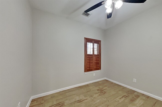 Building Photo - 20743 Oakhurst Park Dr