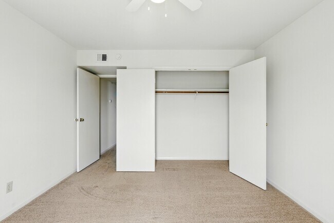 Building Photo - 9641 Hollock St