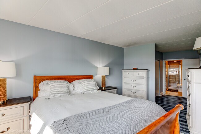 Building Photo - 1315 Capella S