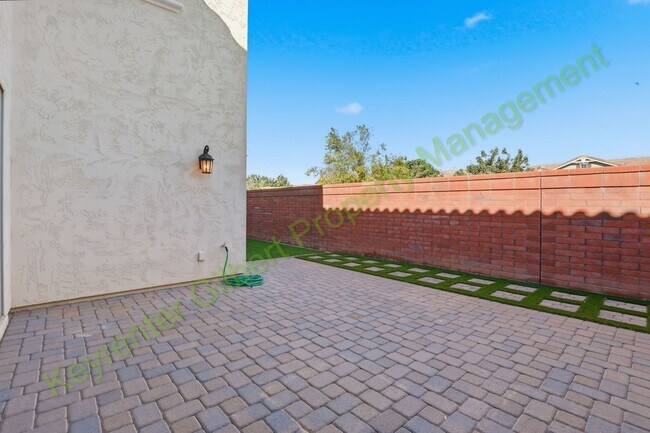 Building Photo - Charming 3-bed/3bath Gilbert Corner Lot Ho...