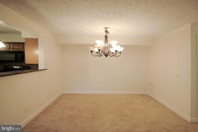 Building Photo - 3801 Ridge Knoll Ct