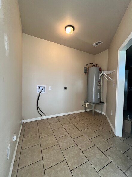 Laundry Room - 2321 Port Neches Ave