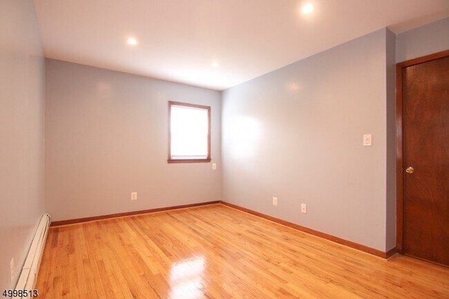 Building Photo - 43 Bleecker St