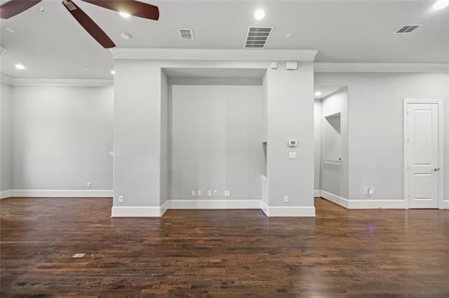 Building Photo - 660 S Pearl Expy
