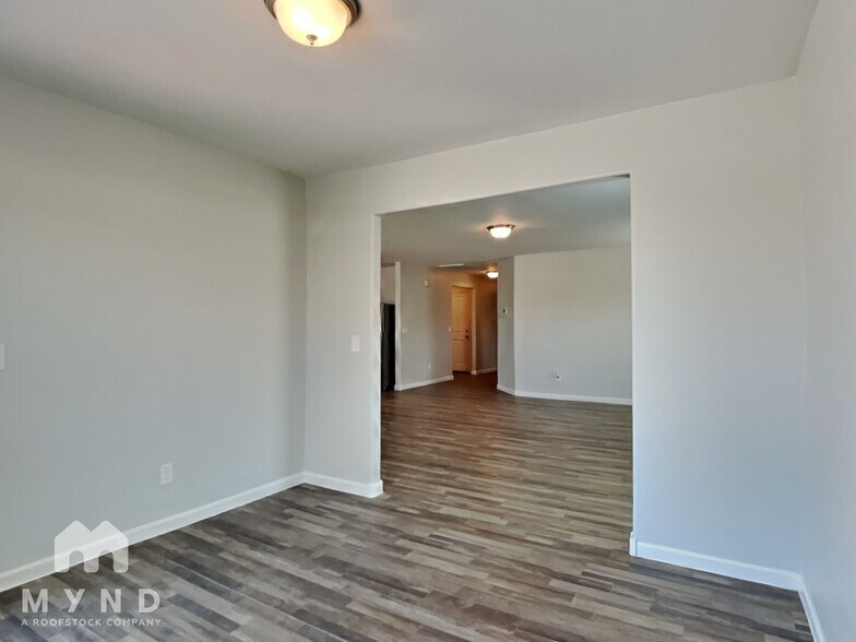 Building Photo - 2383 Oakmont Ln