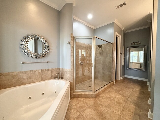 Building Photo - 3 Bedroom Townhouse W/ Sunset Water Views!