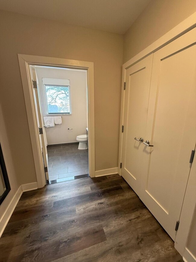 Building Photo - 480 N Main St