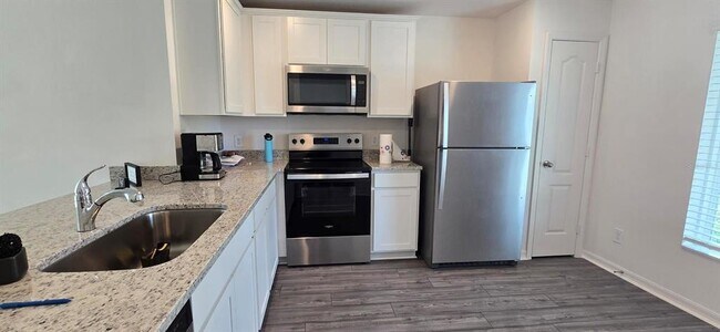 Building Photo - 310 Amberjack Ln