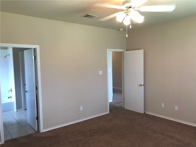 Building Photo - 711 Encanto Dr