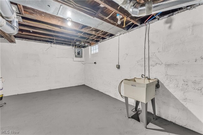 Building Photo - 1501 Botany Ave