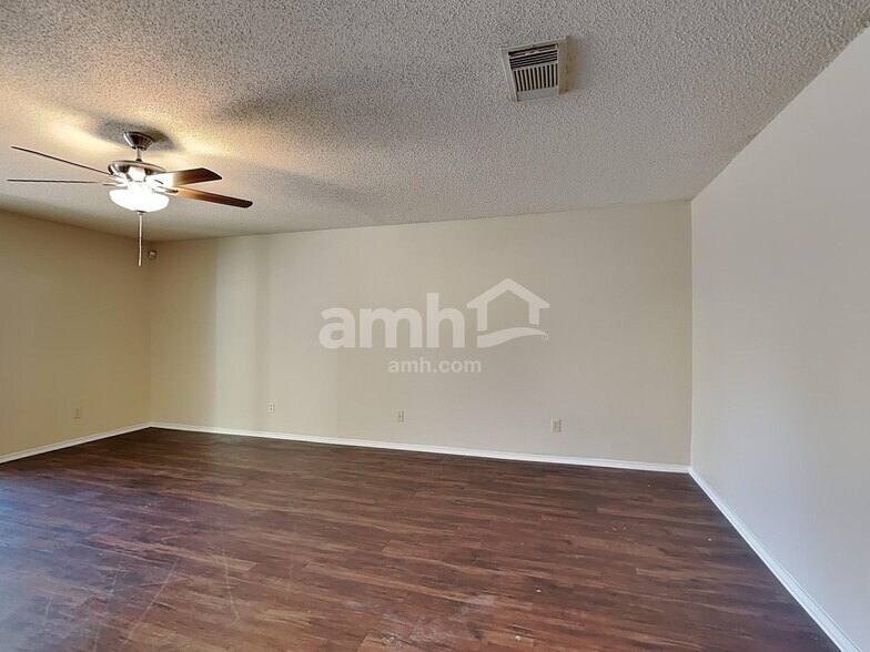 Building Photo - 438 Terra Cotta