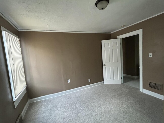 Building Photo - Hubbell Avenue Rental—Where Comfort Meets Value