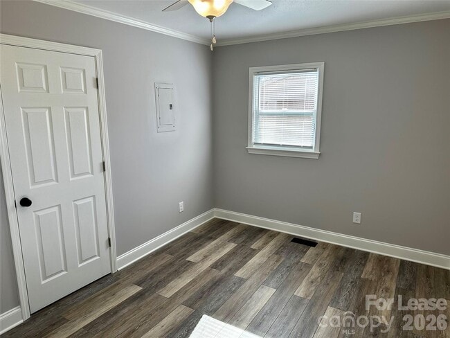 Building Photo - 2121 Charlotte Hwy