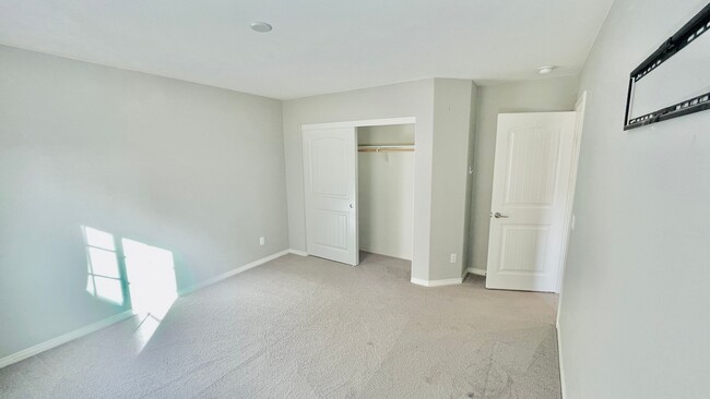 Building Photo - BEAUTIFUL 5BD/3BA-2 Story Home available for rent in Jurupa Valley!