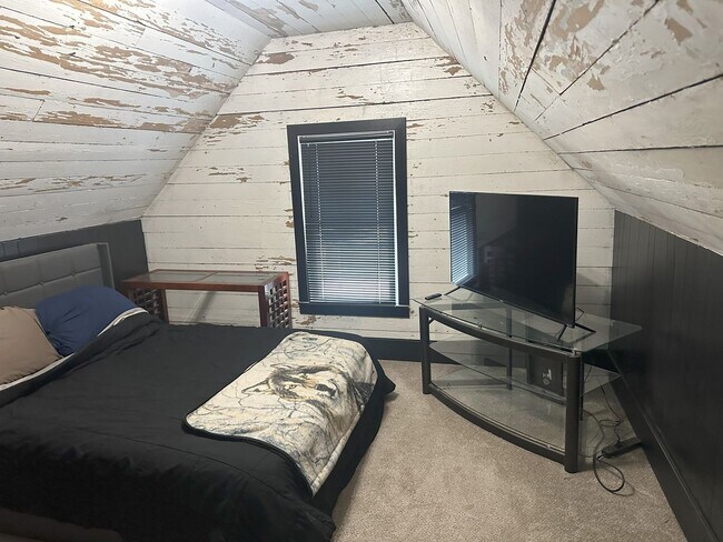 Building Photo - Beautifully Remodeled 2-Bedroom with Bonus...