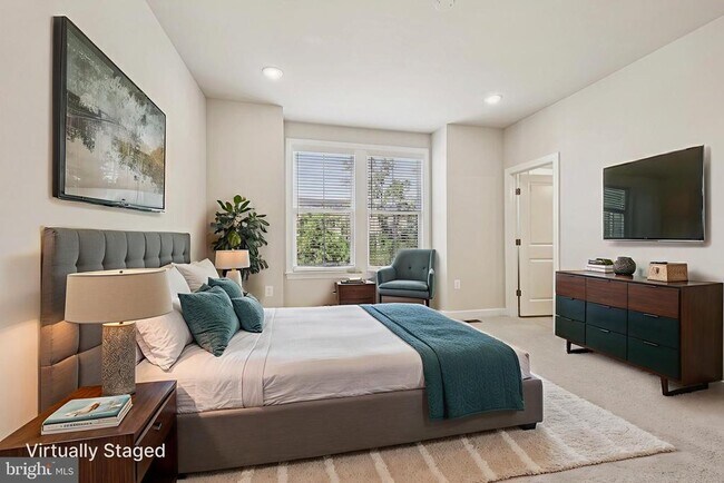 Building Photo - 7355 Mountaineer Dr